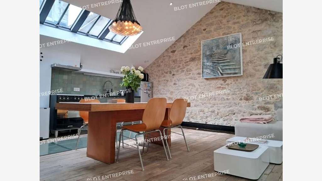 À VENDRE - BUREAUX - LOCAUX COMMERCIAUX - 95 M² -