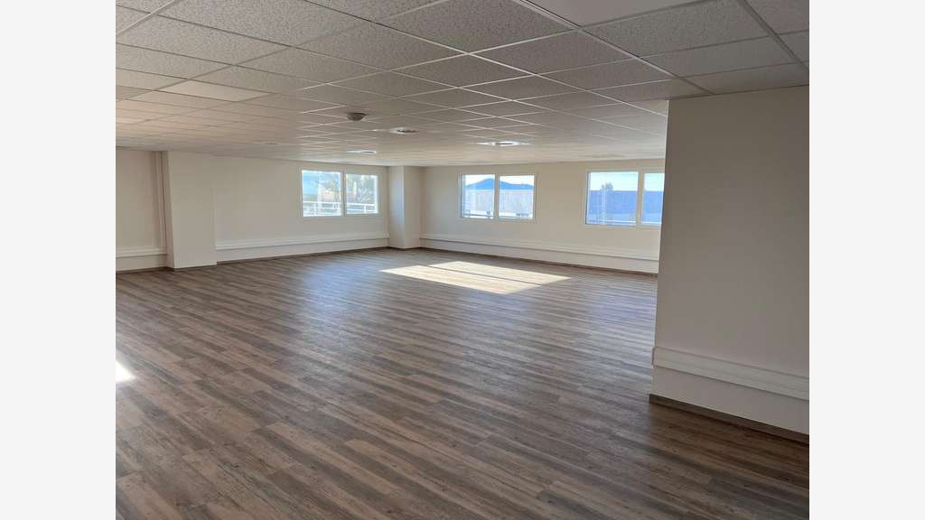 Vente bureaux 246m² comme neufs à La Farlède