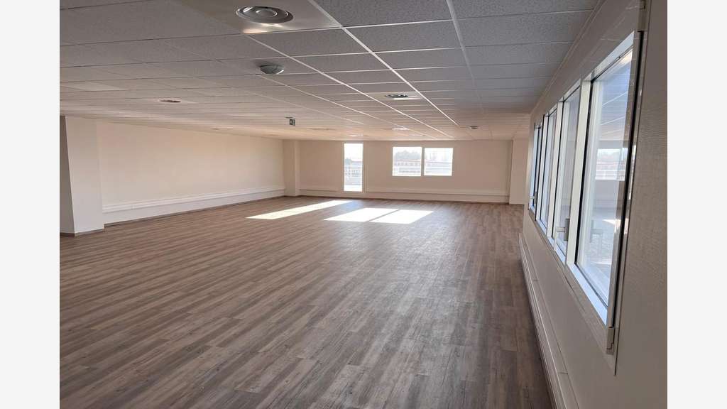 Vente bureaux 246m² comme neufs à La Farlède
