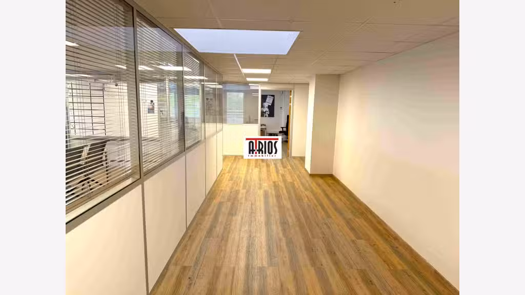 Vente bureaux 246m² + terrasse en ZI à la Farlède