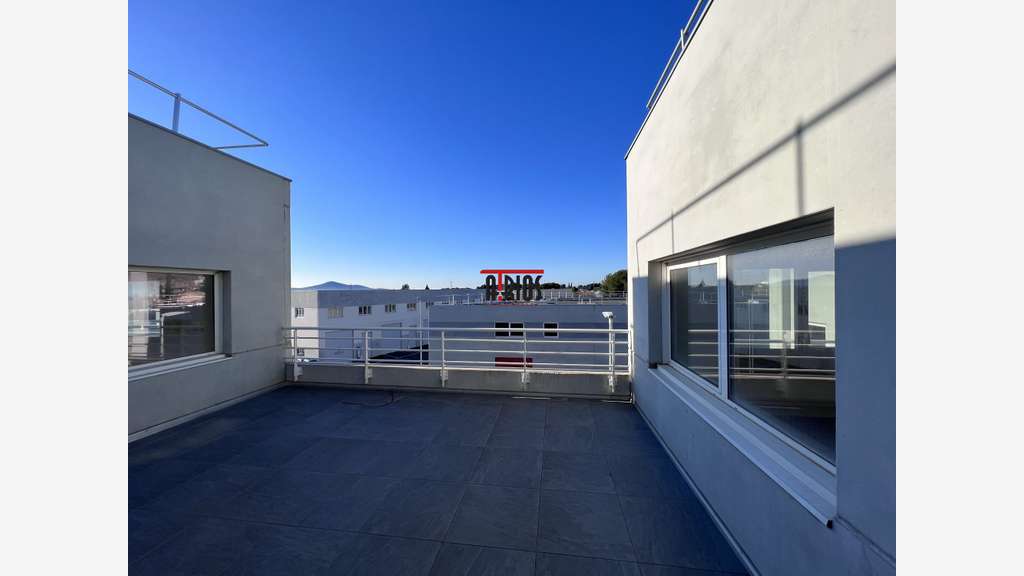 Vente bureaux 246m² + terrasse en ZI à la Farlède