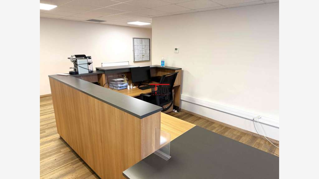Vente bureaux 246m² + terrasse en ZI à la Farlède