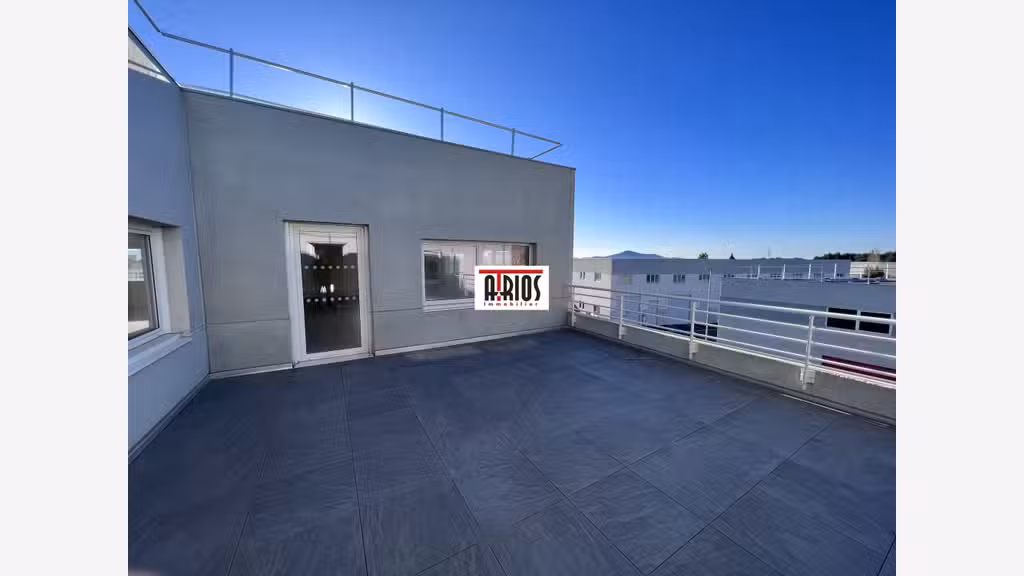 Vente bureaux 246m² + terrasse en ZI à la Farlède