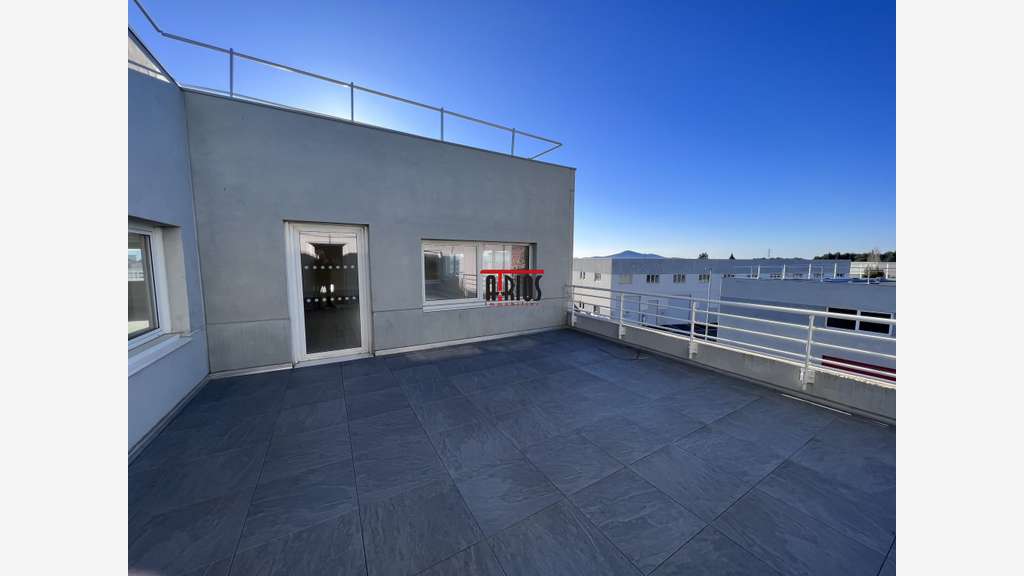 Vente bureaux 246m² + terrasse en ZI à la Farlède