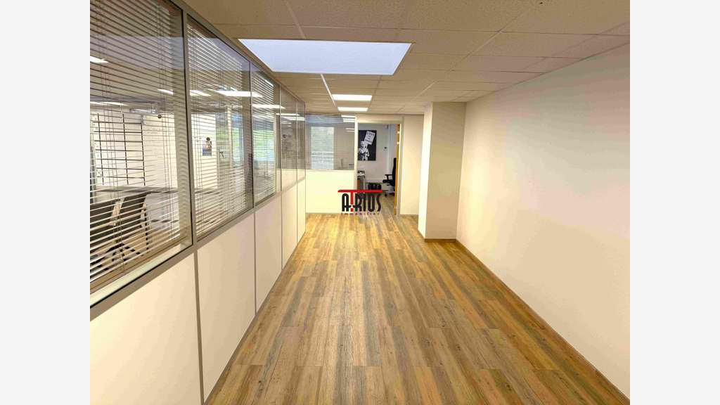 Vente bureaux 246m² + terrasse en ZI à la Farlède