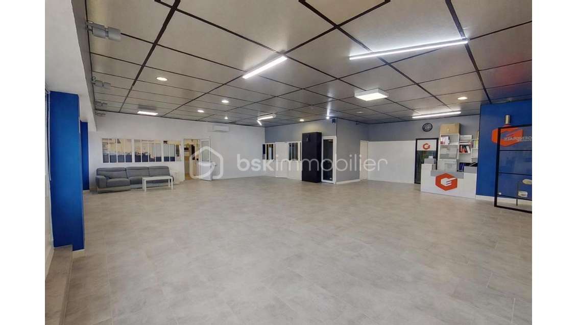 Vente bureaux & local de stockage 206m² La Laupie