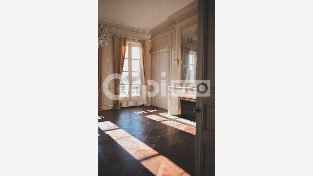 Vente bureau 76m² à La Rochelle centre historique