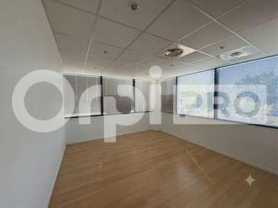 AV bureaux 233m² + 10 places stationnement dept 17