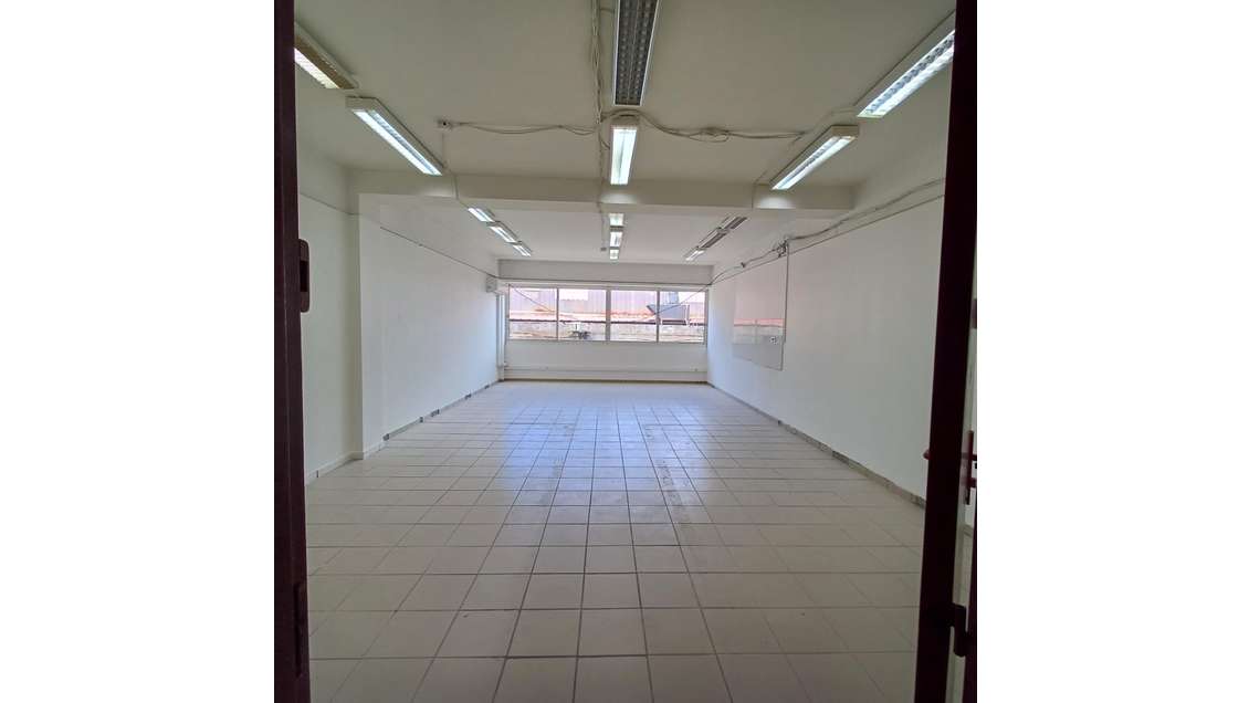 Vente local 52m² R+2 en centre ville de Trinité