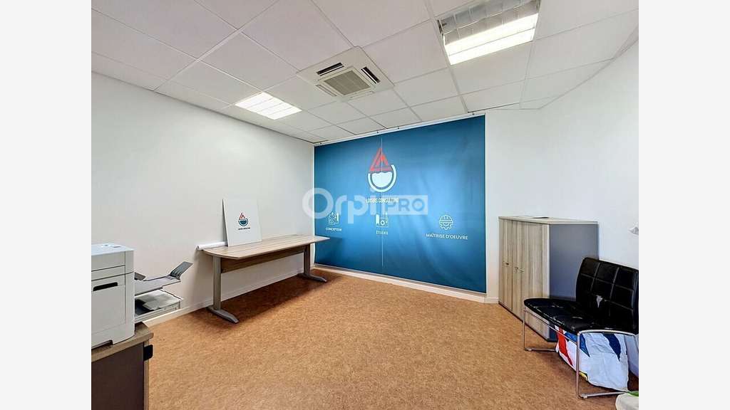 A vendre plateau de bureaux loués 120m² à Lagord