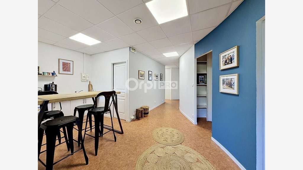 A vendre plateau de bureaux loués 120m² à Lagord