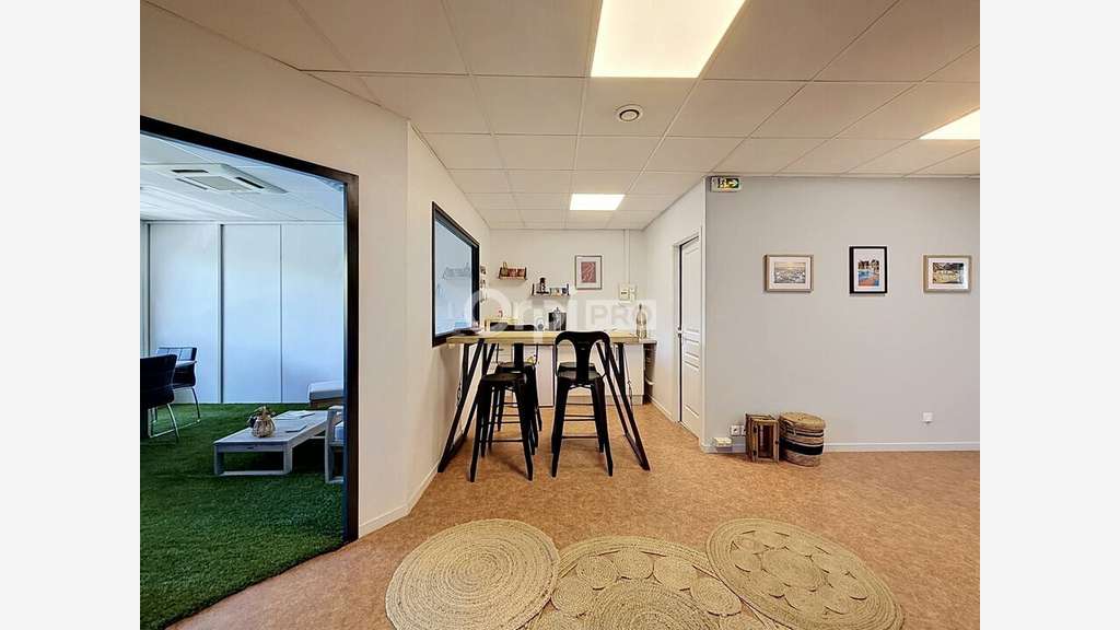 A vendre plateau de bureaux loués 120m² à Lagord
