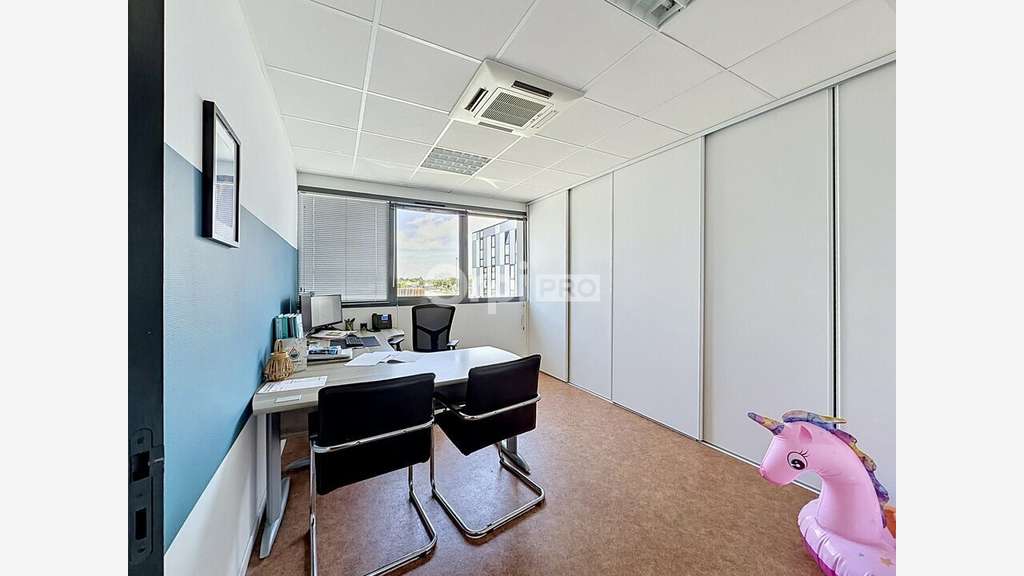 A vendre plateau de bureaux loués 120m² à Lagord