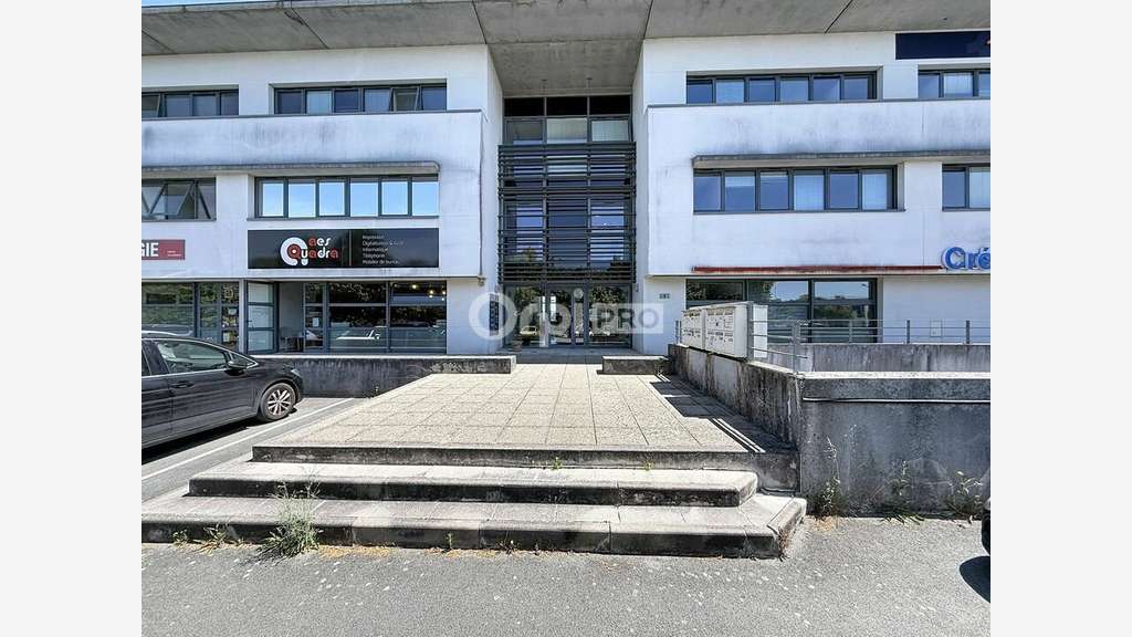 A vendre plateau de bureaux loués 120m² à Lagord