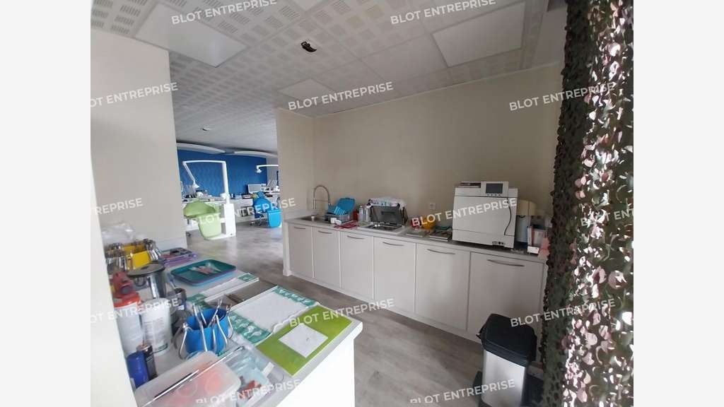 AV locaux professionnels 149m² ERP/PMR Landerneau
