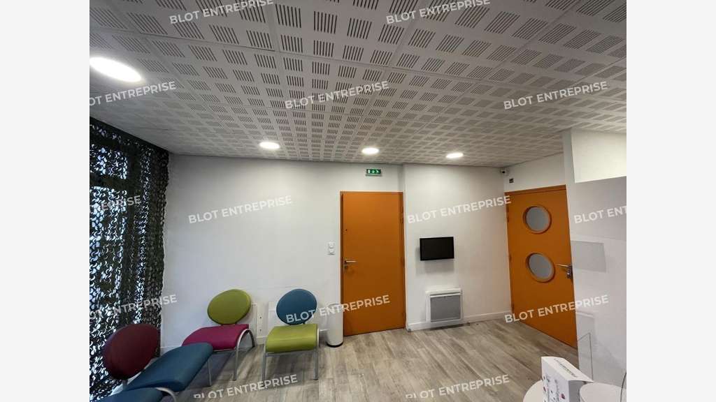 AV locaux professionnels 149m² ERP/PMR Landerneau