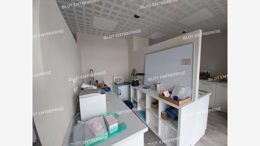AV locaux professionnels 149m² ERP/PMR Landerneau