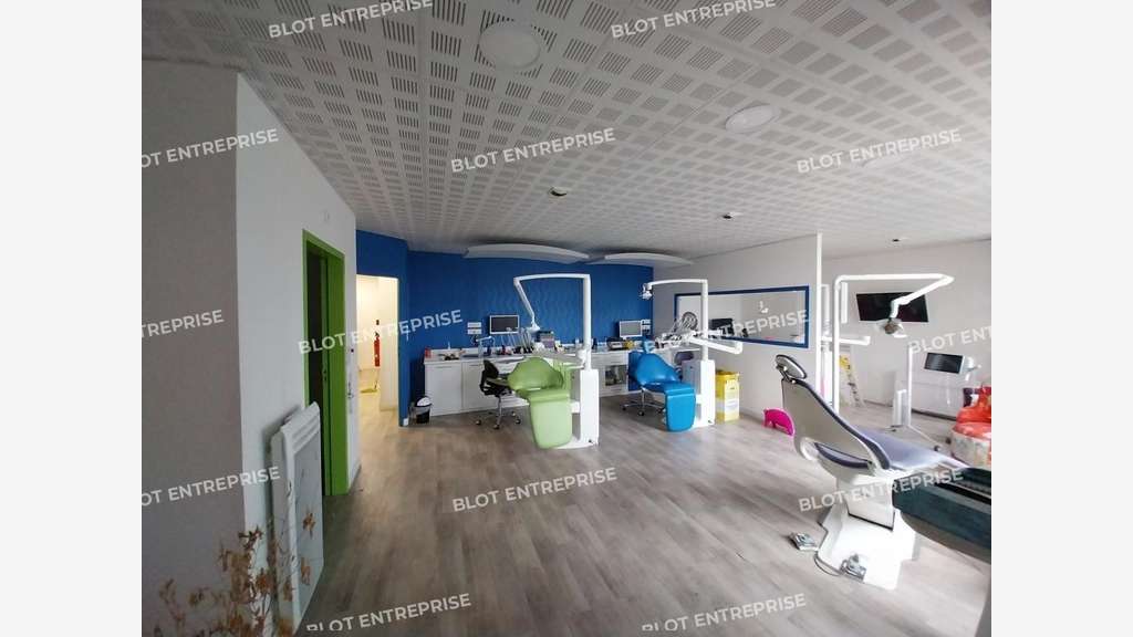 AV locaux professionnels 149m² ERP/PMR Landerneau