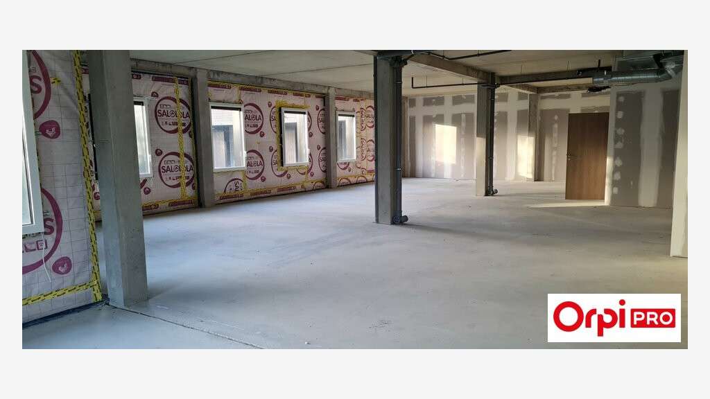 A vendre bureaux neufs 532m² proche rN12 Langueux