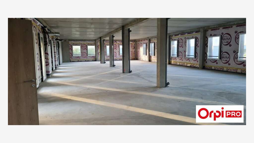 A vendre bureaux neufs 532m² proche rN12 Langueux