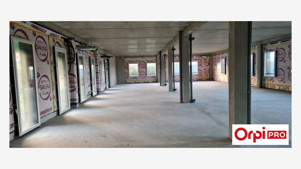 A vendre bureaux neufs 532m² proche rN12 Langueux
