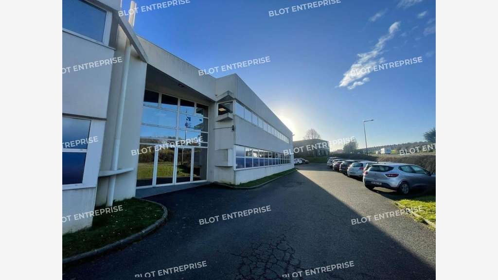 A vendre ou à louer bureaux 70m² à Langueux