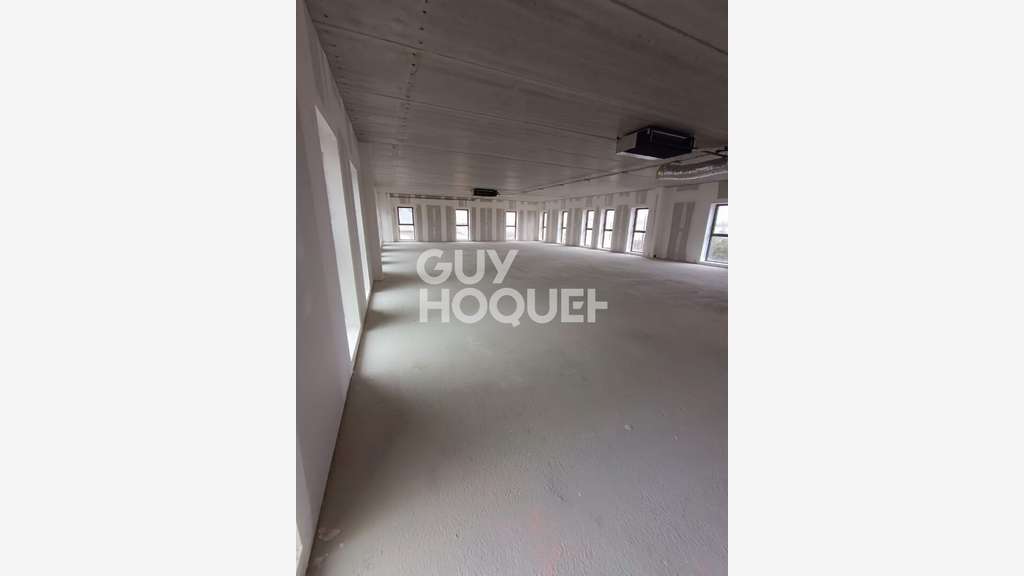 Vente plateau de bureaux 212m² R+1 à Quévert