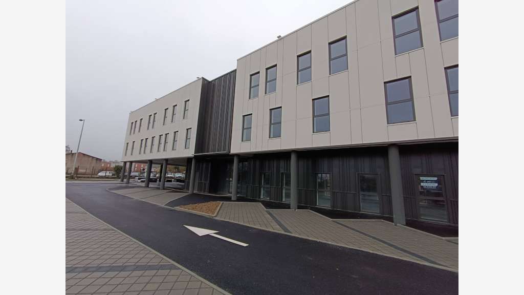 Vente plateau de bureaux 212m² R+1 à Quévert