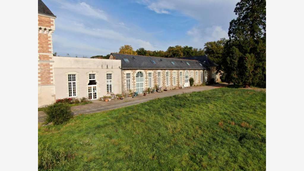 Vente bureaux + appartements au Cellier