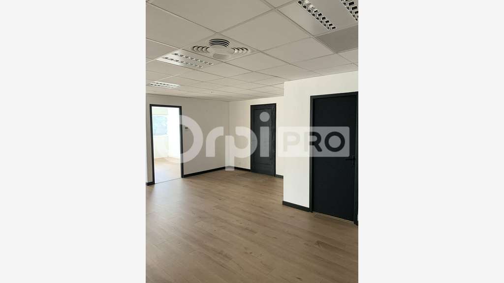 Vente bureau 96m² en RDC très bon état au Haillan