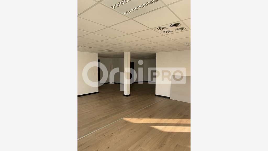 Vente bureau 96m² en RDC très bon état au Haillan