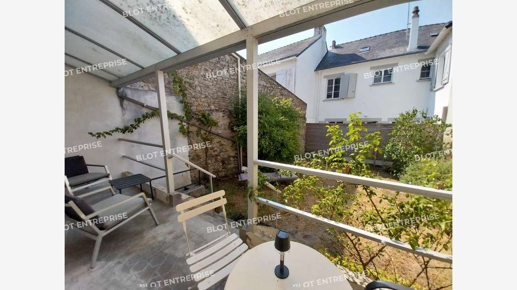 À VENDRE - BUREAUX - LOCAUX COMMERCIAUX - 56 M² -