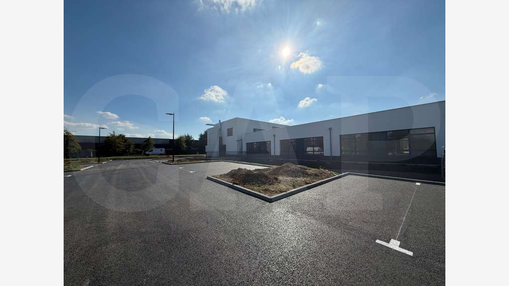 A Vendre / à louer bureaux 211m² Le Rheu