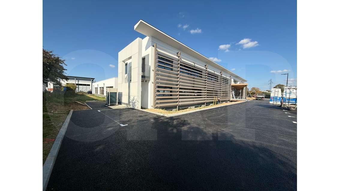 A Vendre / à louer bureaux 211m² Le Rheu