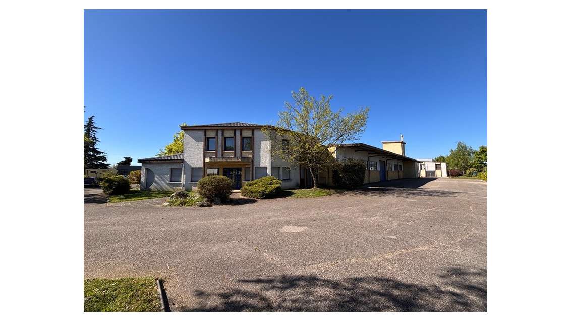 Bâtiment à vendre 1991m² sortie A89 à Lentilly