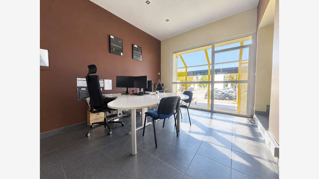 Ensemble immobilier de bureaux aux Essarts 