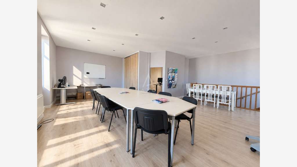 Ensemble immobilier de bureaux aux Essarts 
