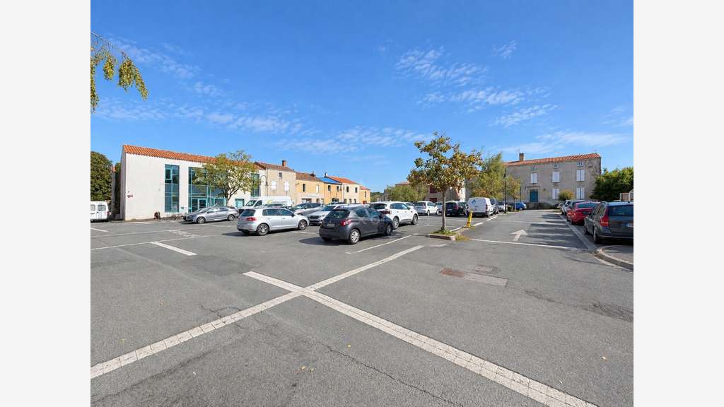 Ensemble immobilier de bureaux aux Essarts 