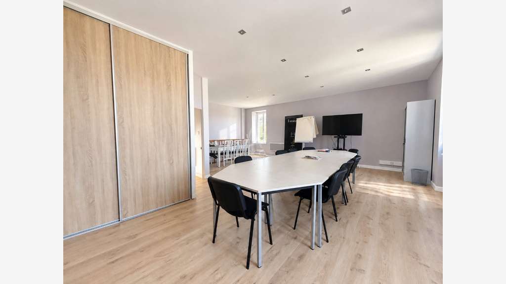 Ensemble immobilier de bureaux aux Essarts 
