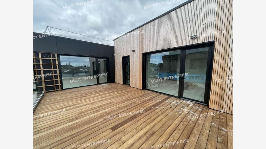 À vendre bureaux 250m² R+2 Lorient La Base Keroman