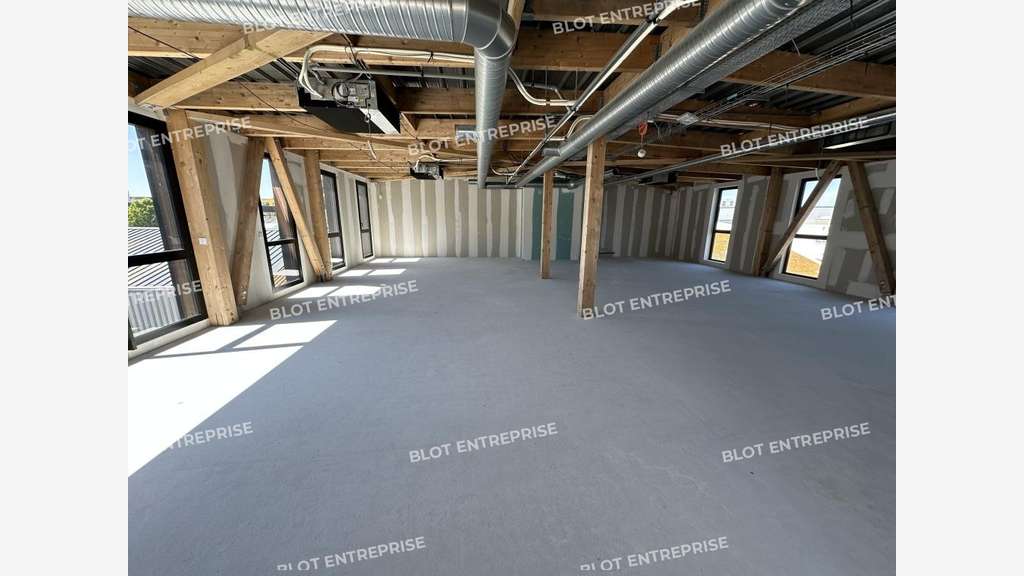 À vendre bureaux 250m² R+2 Lorient La Base Keroman