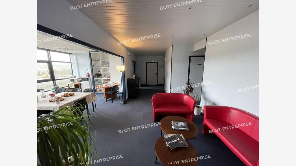 A louer / à vendre bureaux 285m² R+1 à Lorient