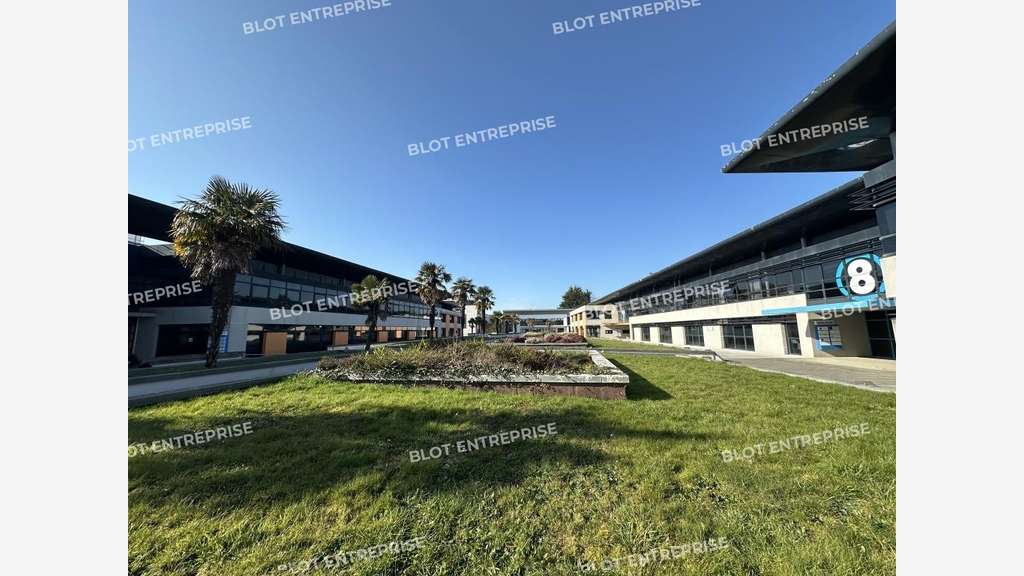 A louer / à vendre bureaux 285m² R+1 à Lorient