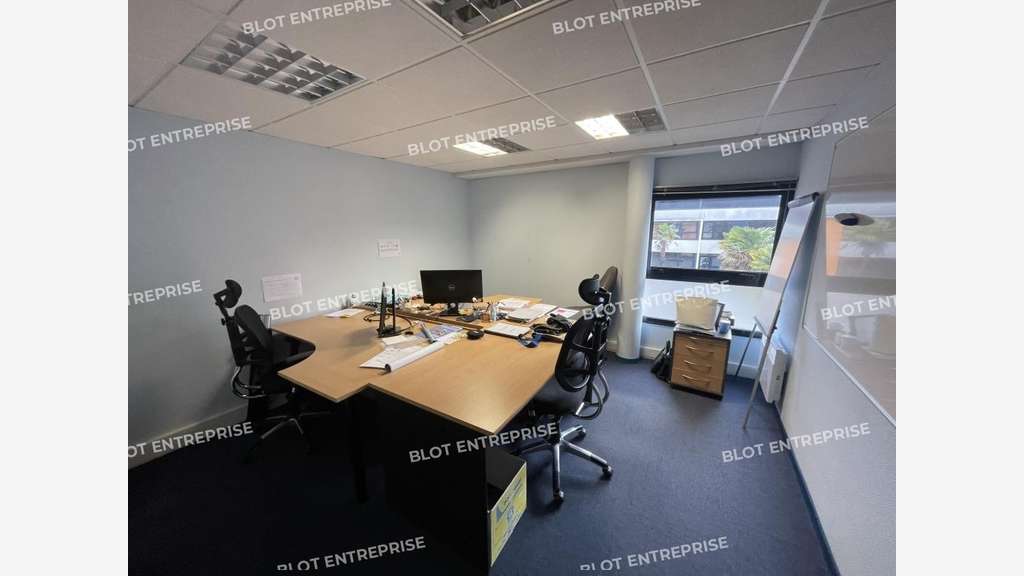 A louer / à vendre bureaux 285m² R+1 à Lorient