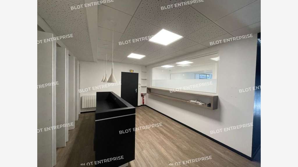 A louer à vendre bureaux 113m² à Lorient 