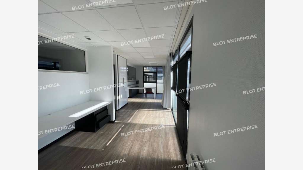 A louer à vendre bureaux 113m² à Lorient 