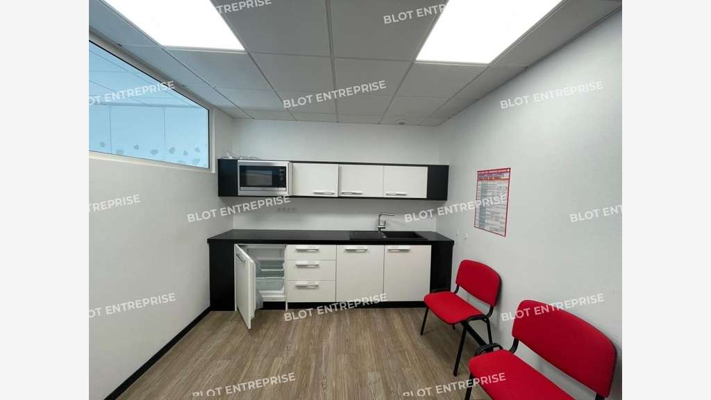 A louer à vendre bureaux 113m² à Lorient 