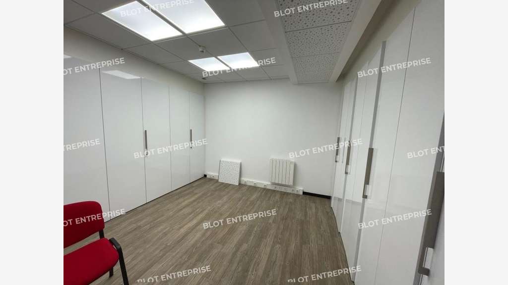 A louer à vendre bureaux 113m² à Lorient 