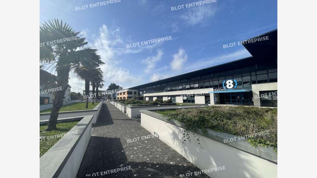 A louer à vendre bureaux 113m² à Lorient 