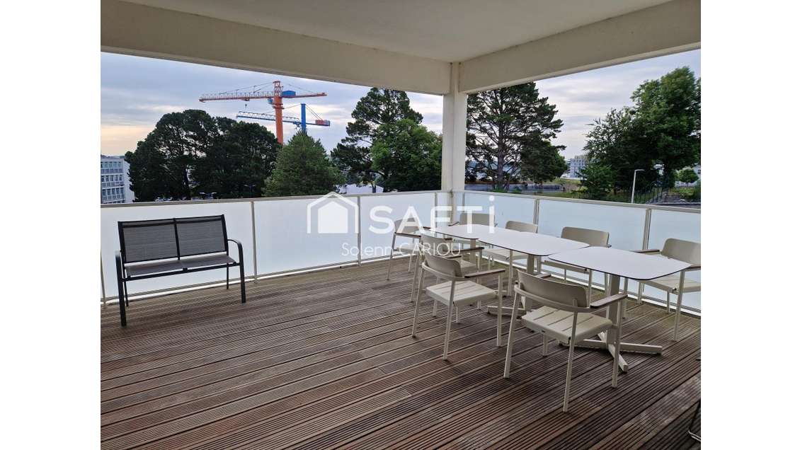 AV immeuble de bureaux en excellent état Lorient 